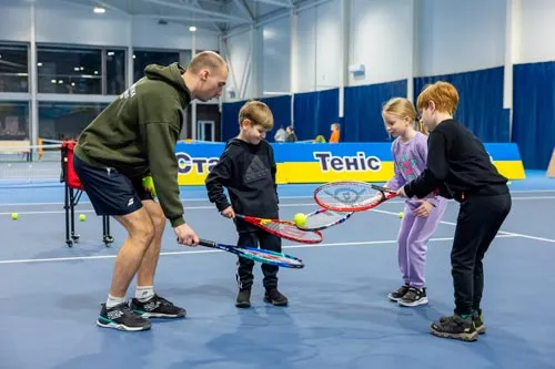Детский теннис: с чего начать и как заинтересовать ребёнка