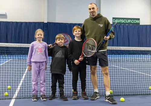 Детский теннис: с чего начать и как заинтересовать ребёнка